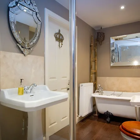 Мини-отель Black Horse 5*